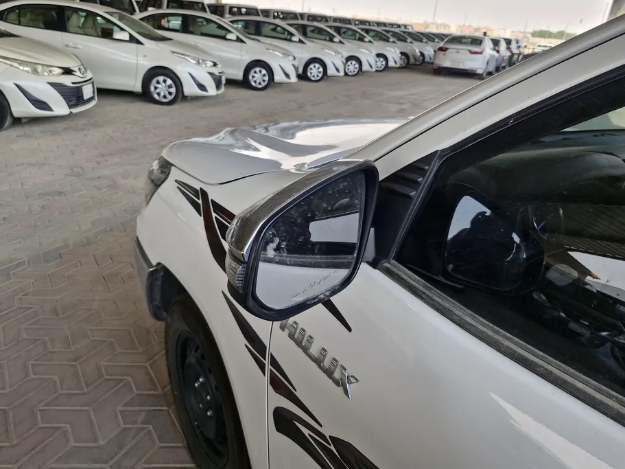 تويوتا هايلكس GLX 2022 