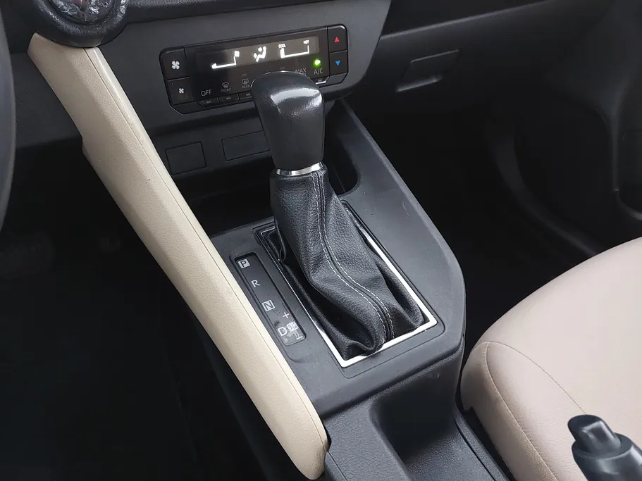 2023 Toyota Yaris  Y 
