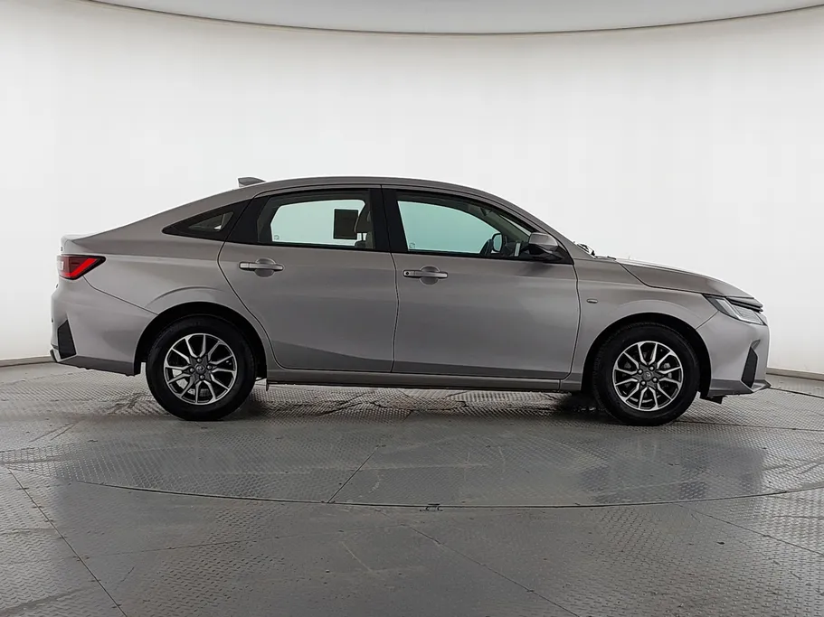 2023 Toyota Yaris  Y 