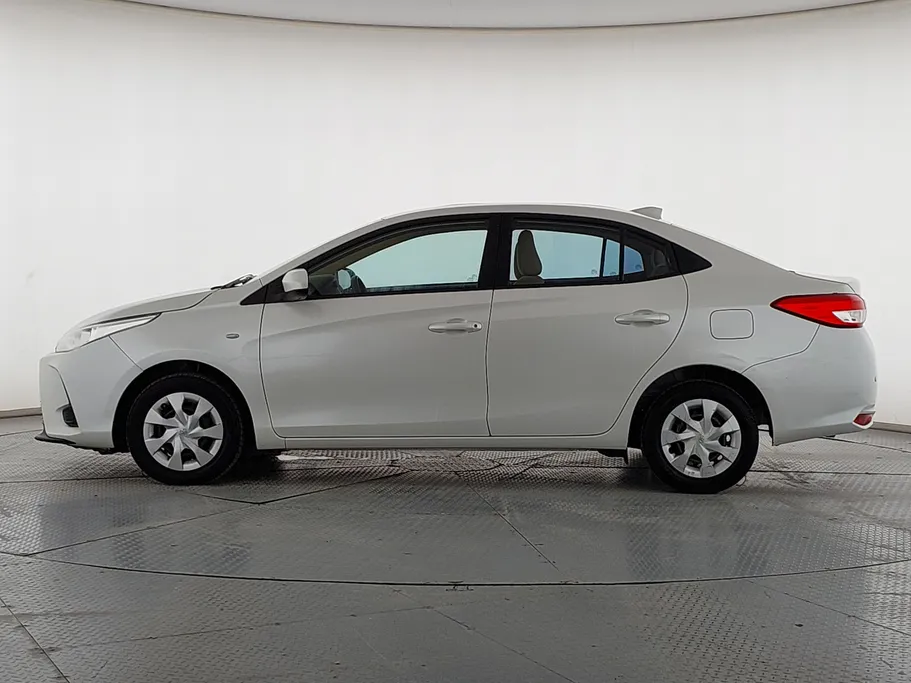 2022 Toyota Yaris  Y 