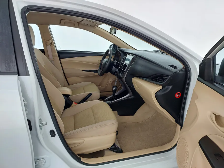 2022 Toyota Yaris  Y 