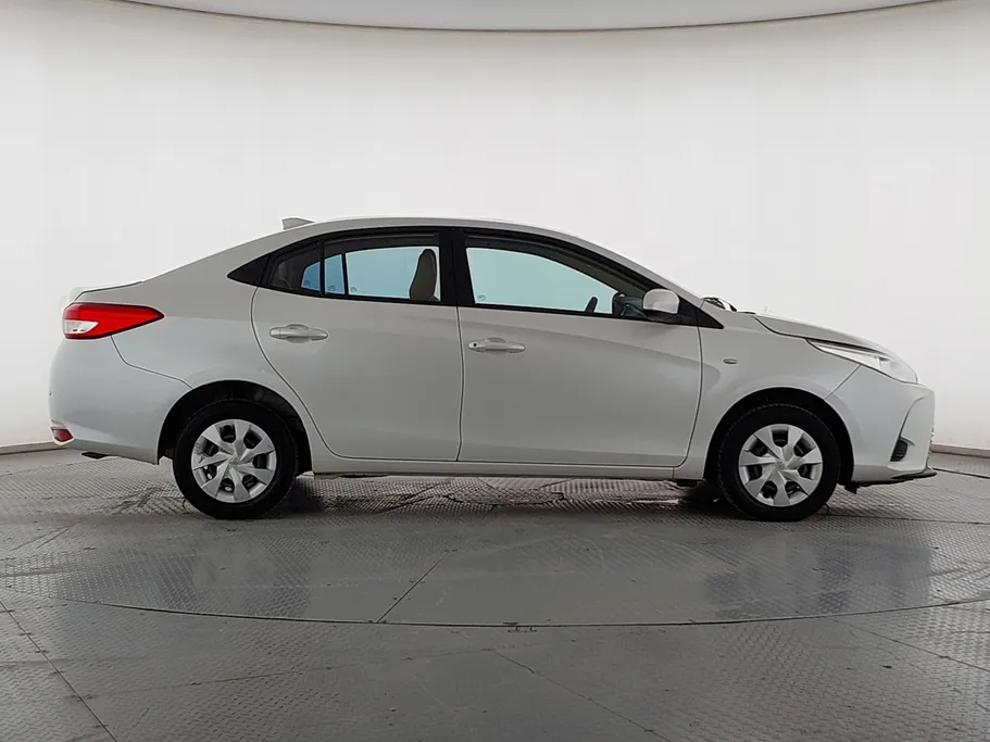 2022 Toyota Yaris  Y 