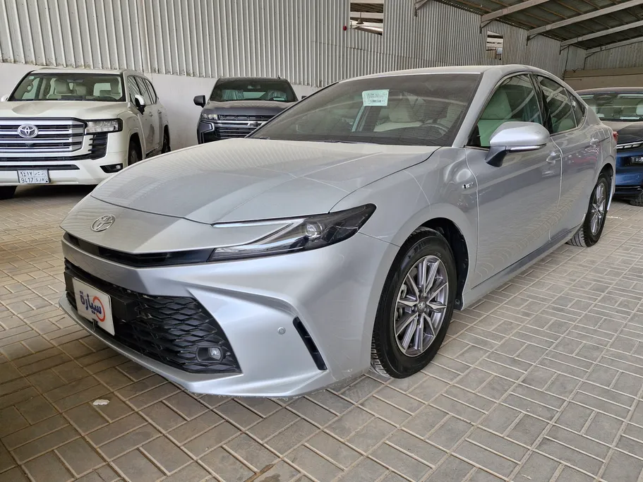 2025 Toyota Camry  E HEV 