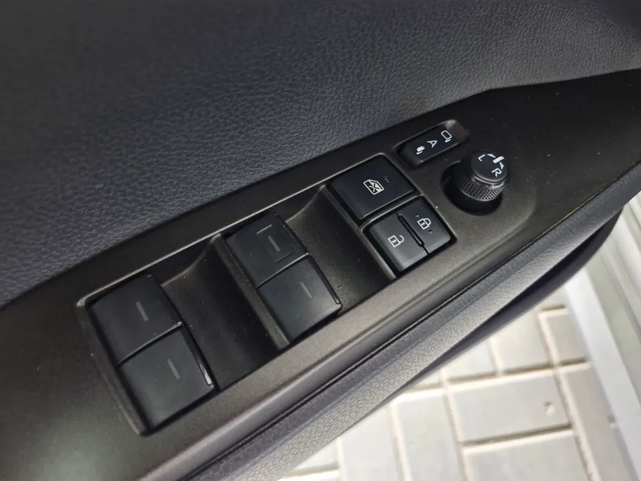 2025 Toyota Camry  E HEV 