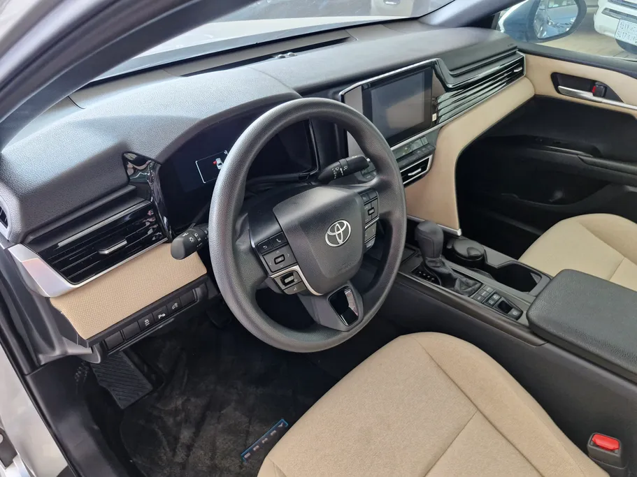 2025 Toyota Camry  E HEV 