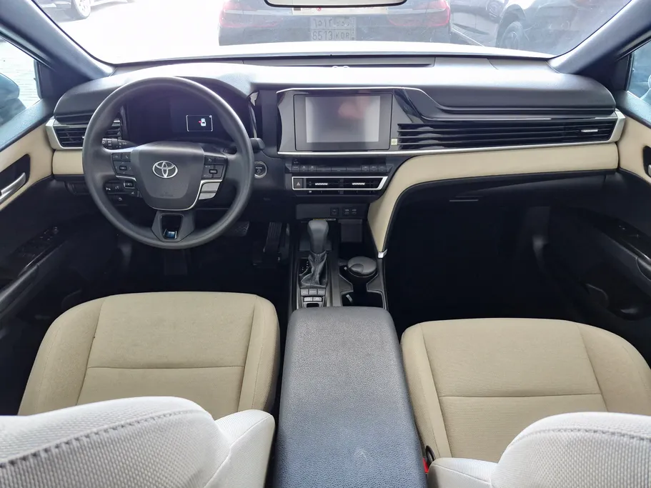 2025 Toyota Camry  E HEV 