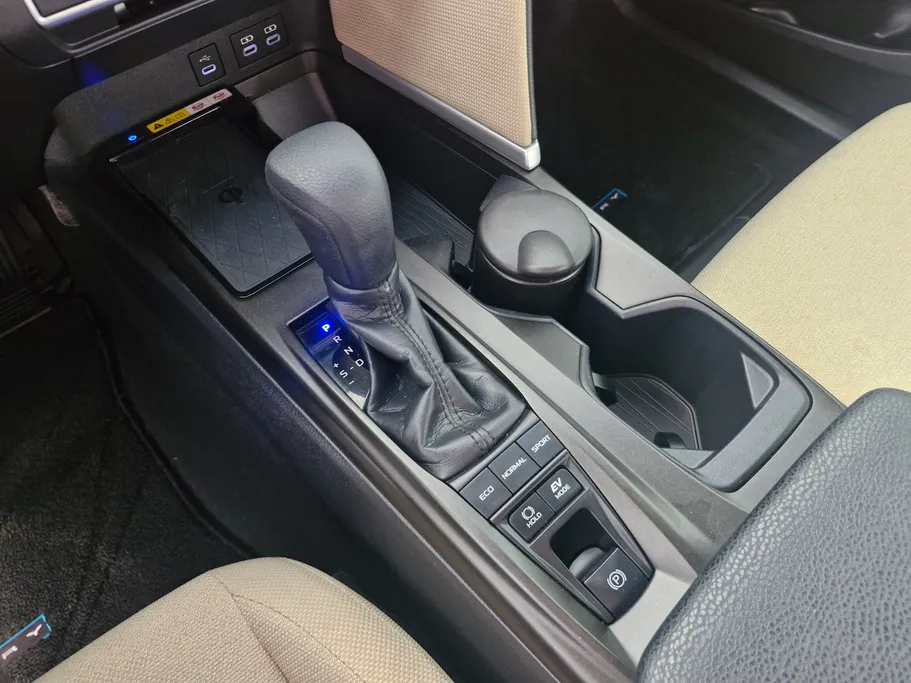 2025 Toyota Camry  E HEV 