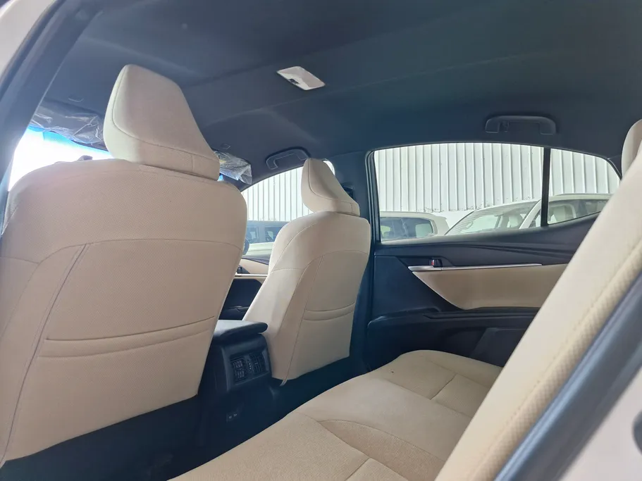 2025 Toyota Camry  E HEV 