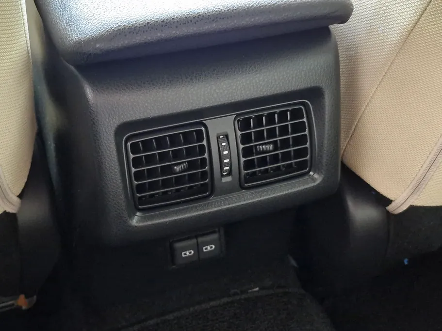 2025 Toyota Camry  E HEV 