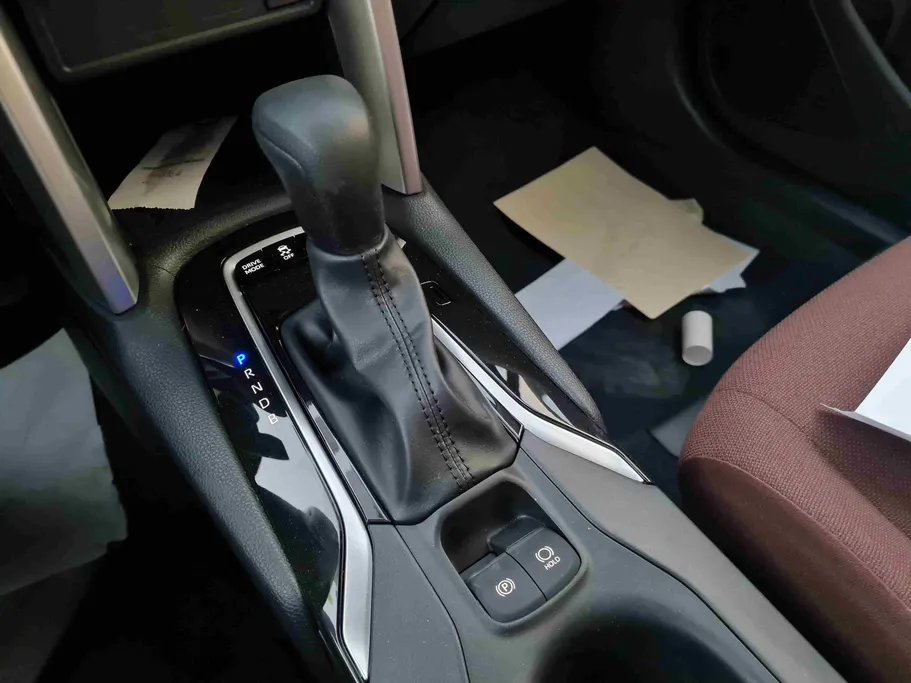 تويوتا كورولا كروس XLE HEV 2025 