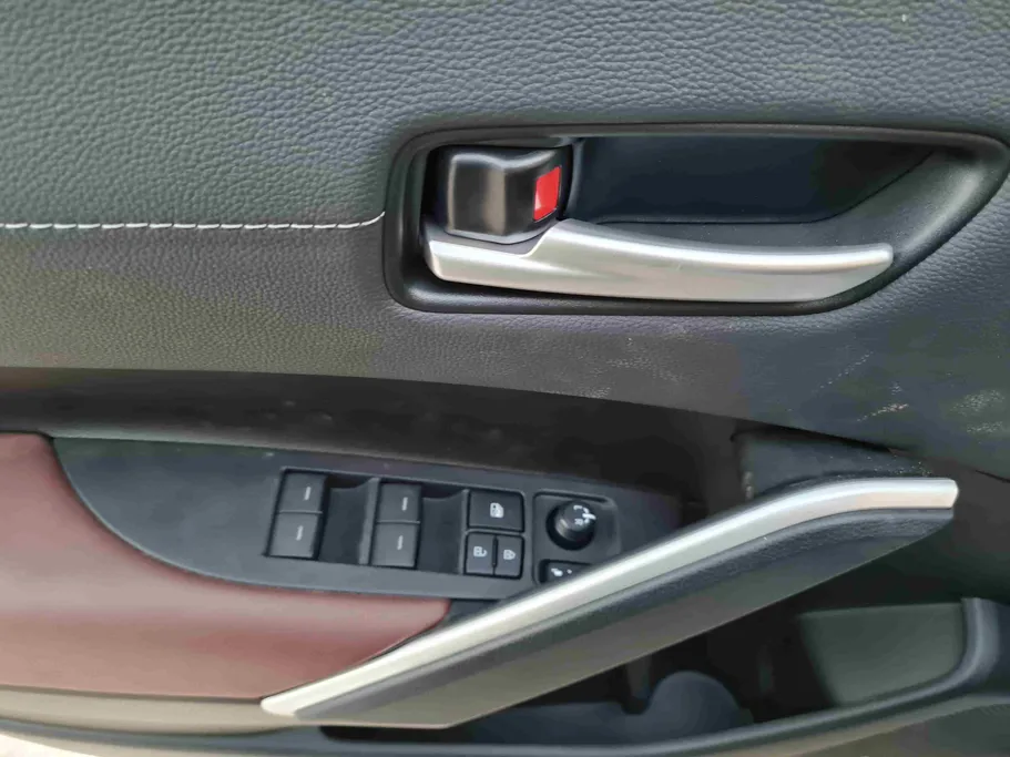 تويوتا كورولا كروس XLE HEV 2025 