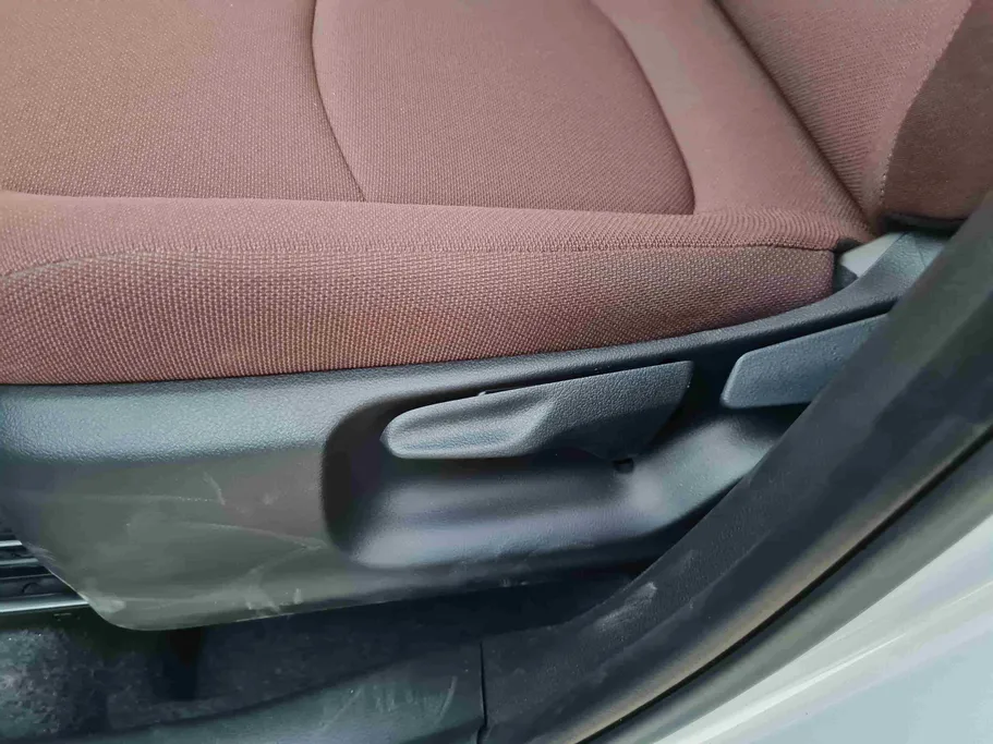 تويوتا كورولا كروس XLE HEV 2025 