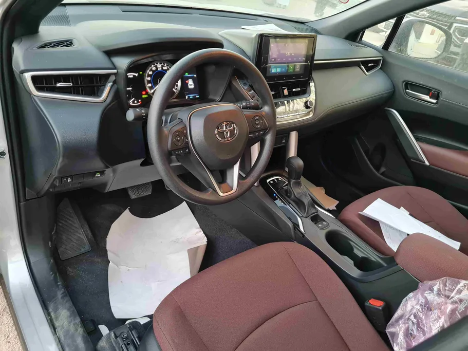 تويوتا كورولا كروس XLE HEV 2025 