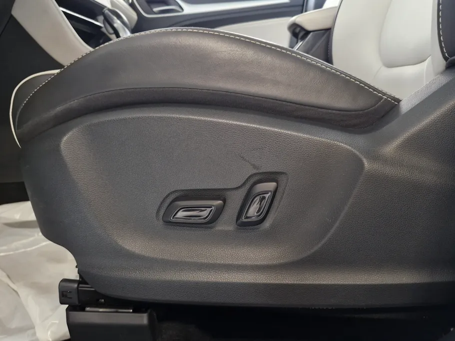 2023 MG ZS LUX 