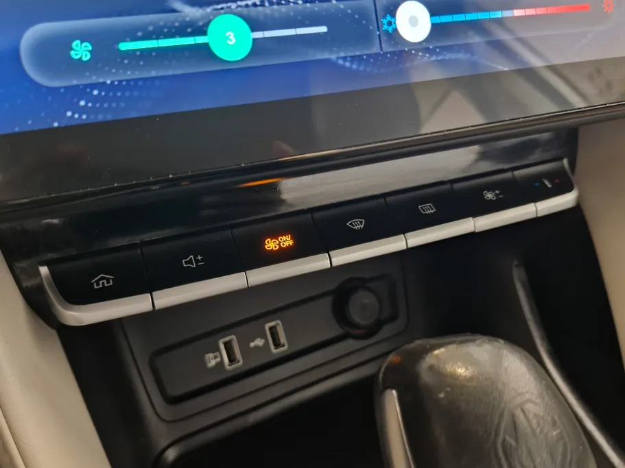 2023 MG ZS LUX 