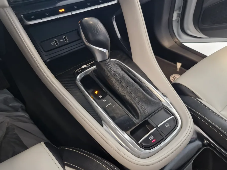 2023 MG ZS LUX 