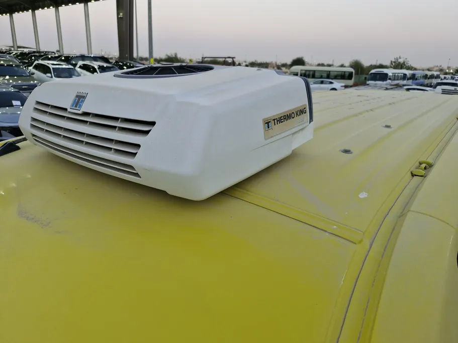 تويوتا هايس ثلاجة سقف عالي 2021