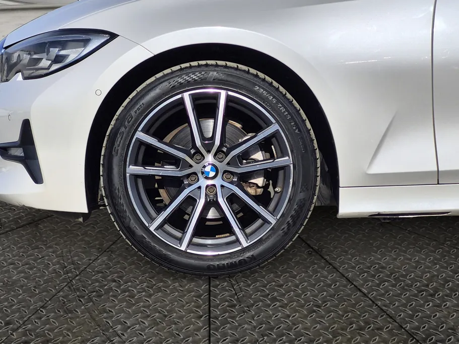 2022 BMW 3 Series 320i  