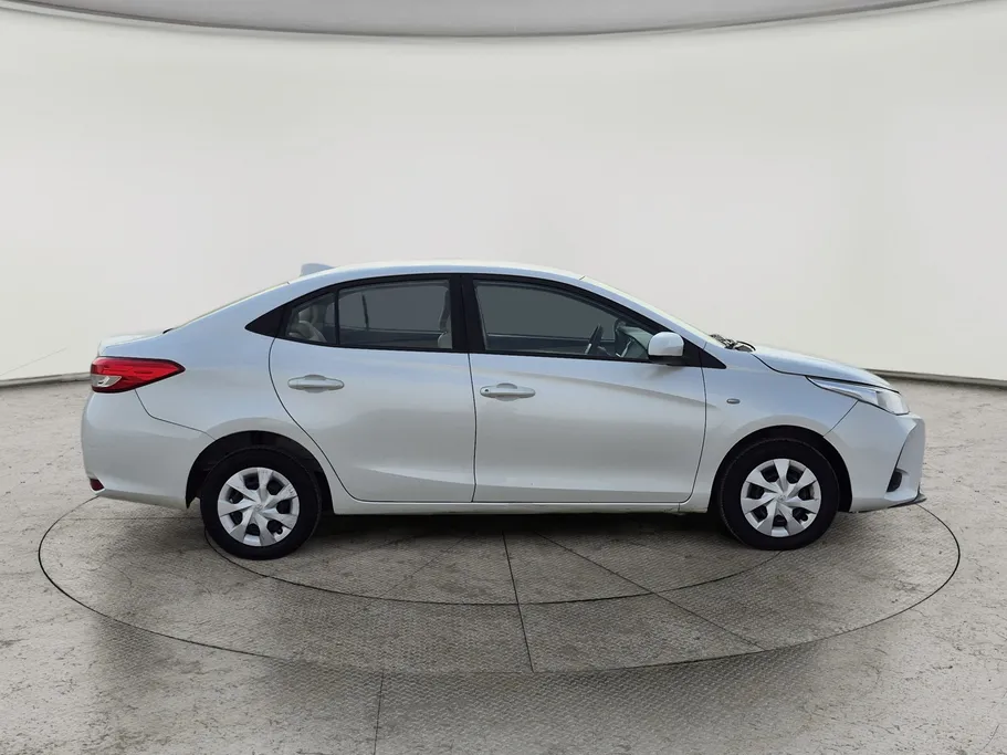 2022 Toyota Yaris  Y 