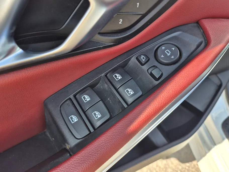 بي ام دبليو الفئة الثالثة 320i  2022 