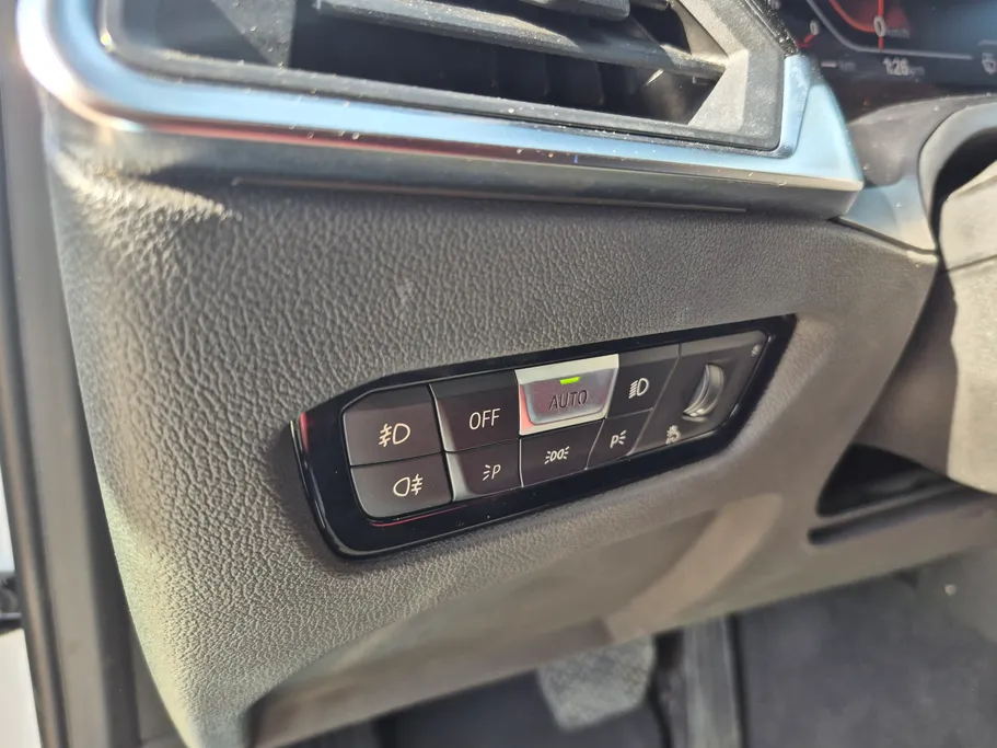 بي ام دبليو الفئة الثالثة 320i  2022 