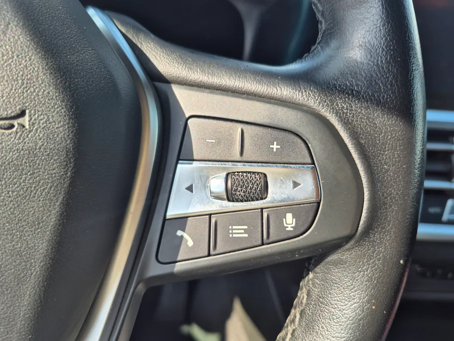 بي ام دبليو الفئة الثالثة 320i  2022 