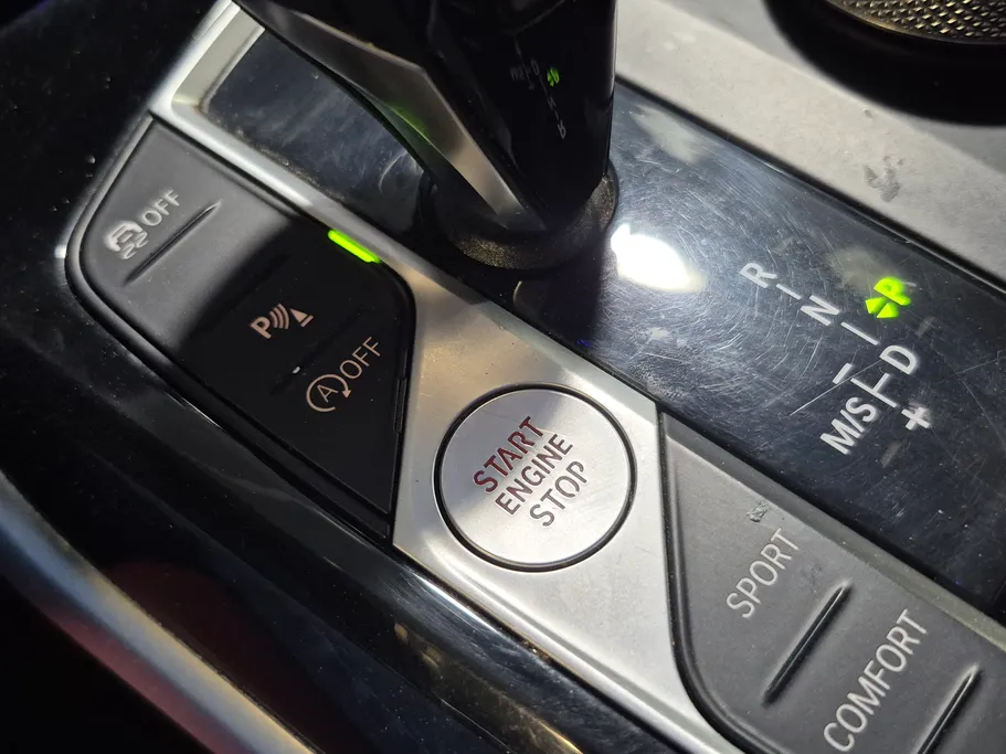 بي ام دبليو الفئة الثالثة 320i  2022 