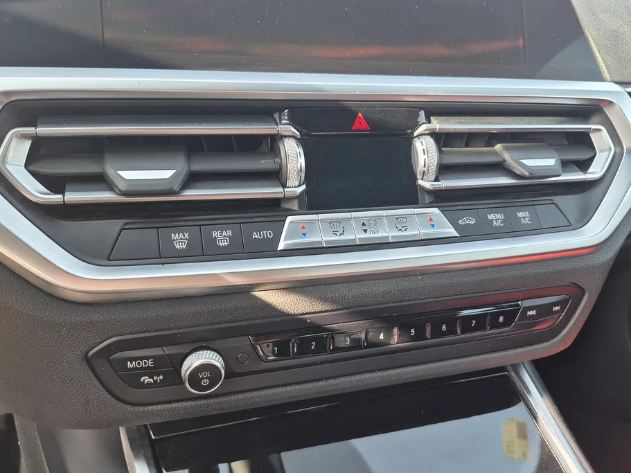 بي ام دبليو الفئة الثالثة 320i  2022 