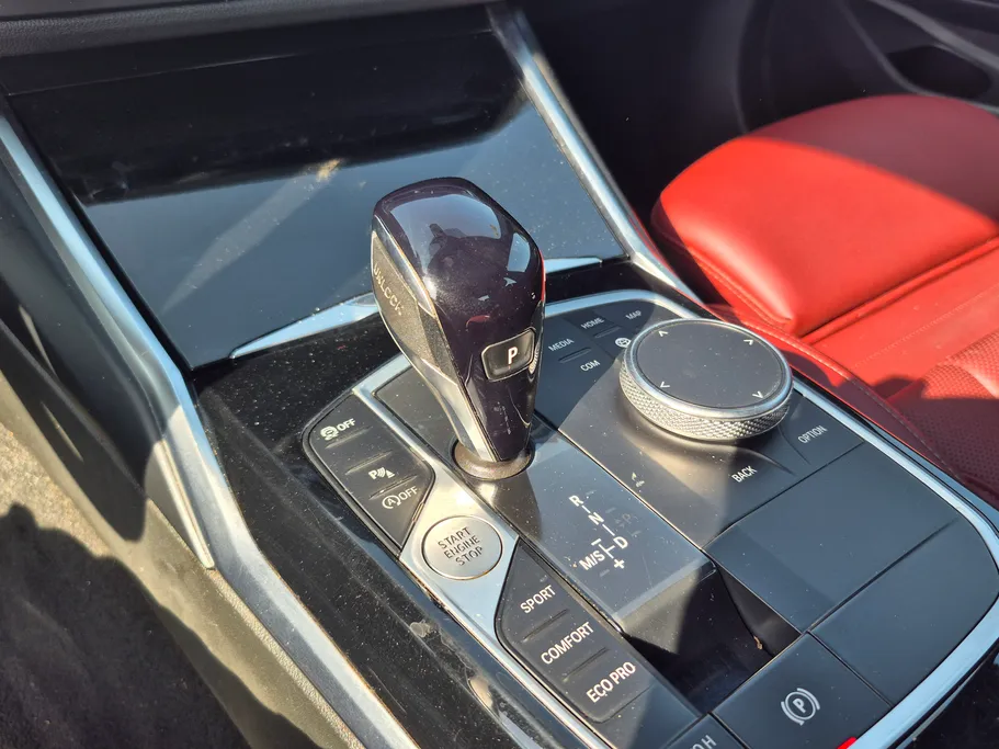 بي ام دبليو الفئة الثالثة 320i  2022 