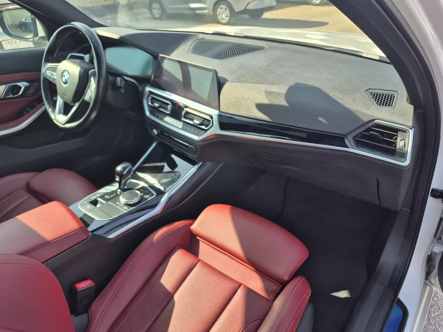 بي ام دبليو الفئة الثالثة 320i  2022 