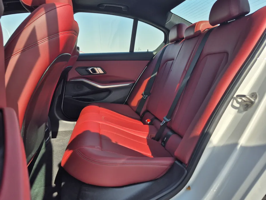 بي ام دبليو الفئة الثالثة 320i  2022 