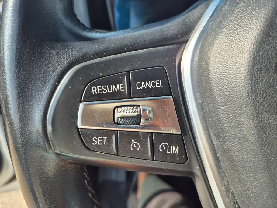 بي ام دبليو الفئة الثالثة 320i  2022 