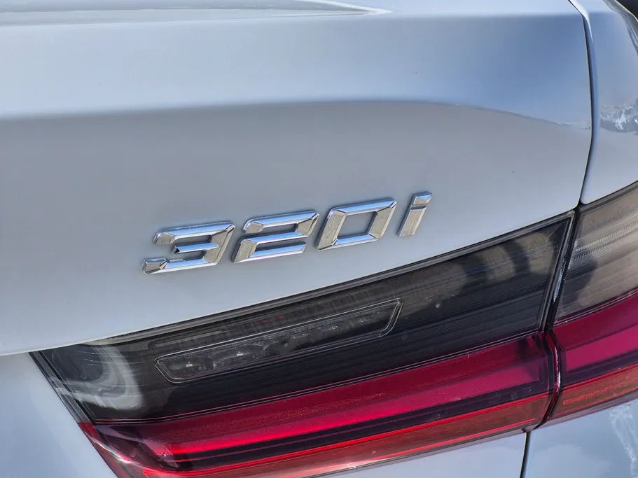 بي ام دبليو الفئة الثالثة 320i  2022 