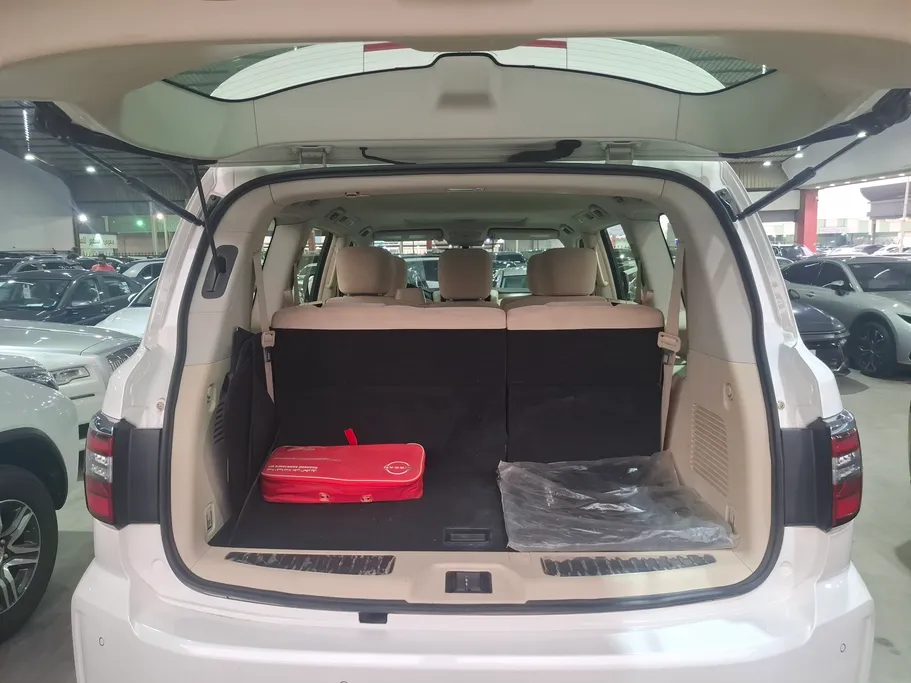 2023 Nissan Patrol SE 