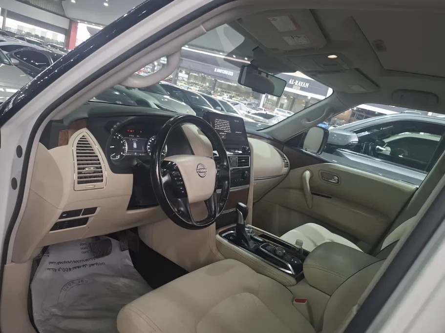 2023 Nissan Patrol SE 