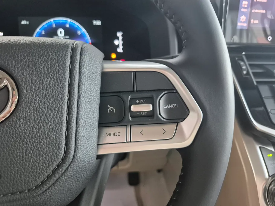 2025 Toyota Land Cruiser GXR2 