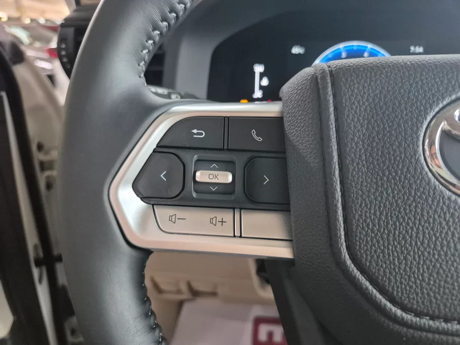 2025 Toyota Land Cruiser GXR2 