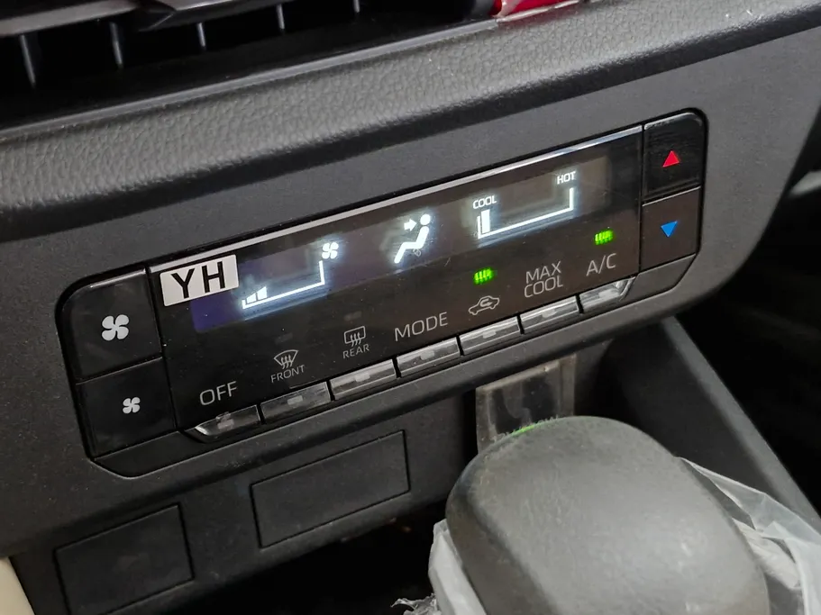 2023 Toyota Yaris  Y 