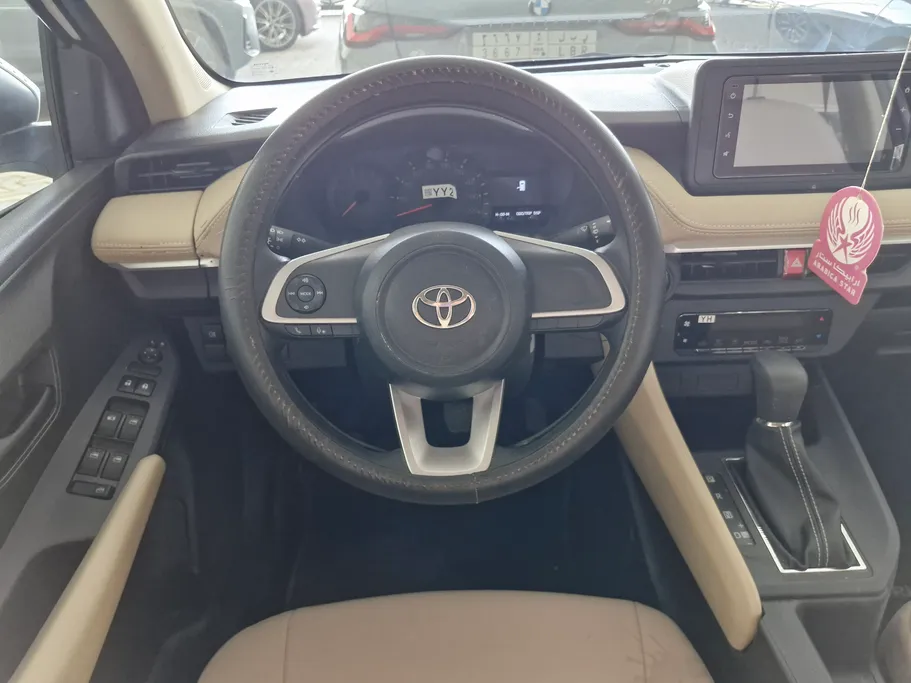 2023 Toyota Yaris  Y 