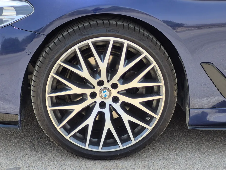 2019 BMW 5 Series 520i 