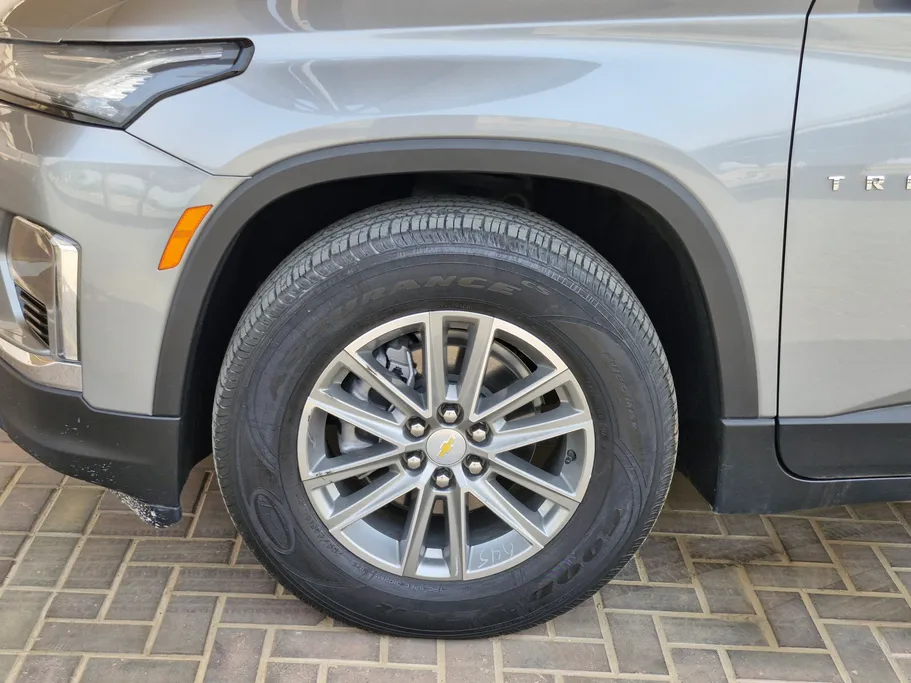 2023 Chevrolet Traverse LT 