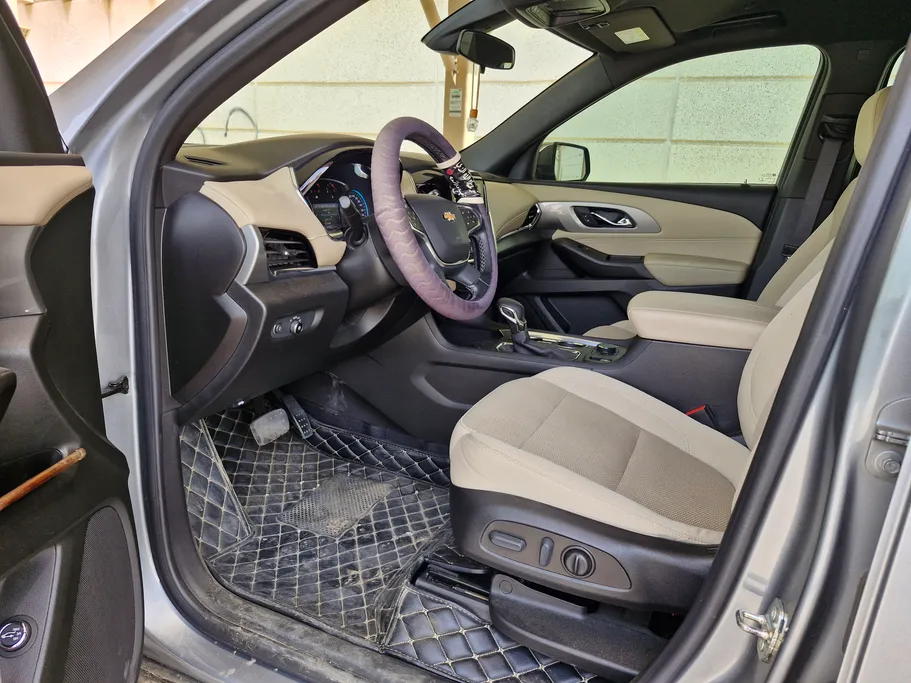 2023 Chevrolet Traverse LT 