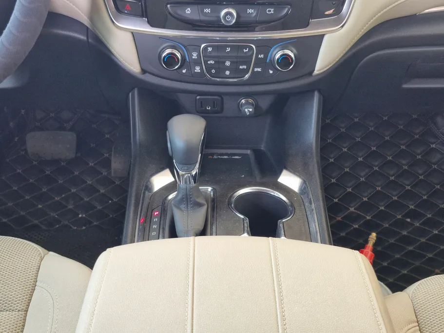 2023 Chevrolet Traverse LT 