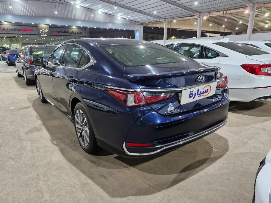 2022 Lexus ES 300 H 
