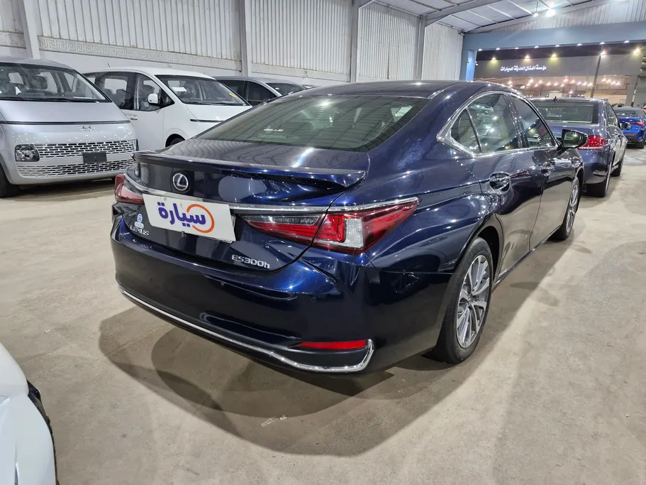 2022 Lexus ES 300 H 