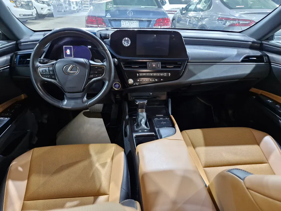 2022 Lexus ES 300 H 