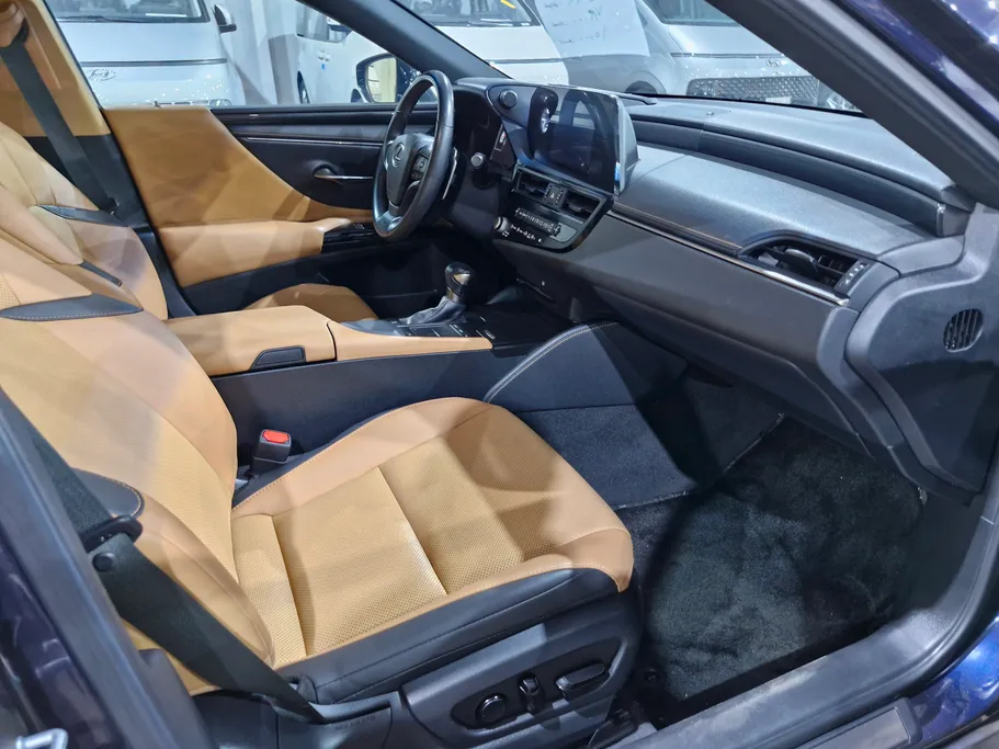 2022 Lexus ES 300 H 