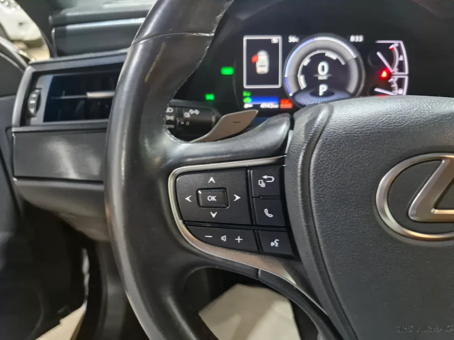 2022 Lexus ES 300 H 