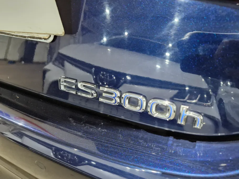 2022 Lexus ES 300 H 