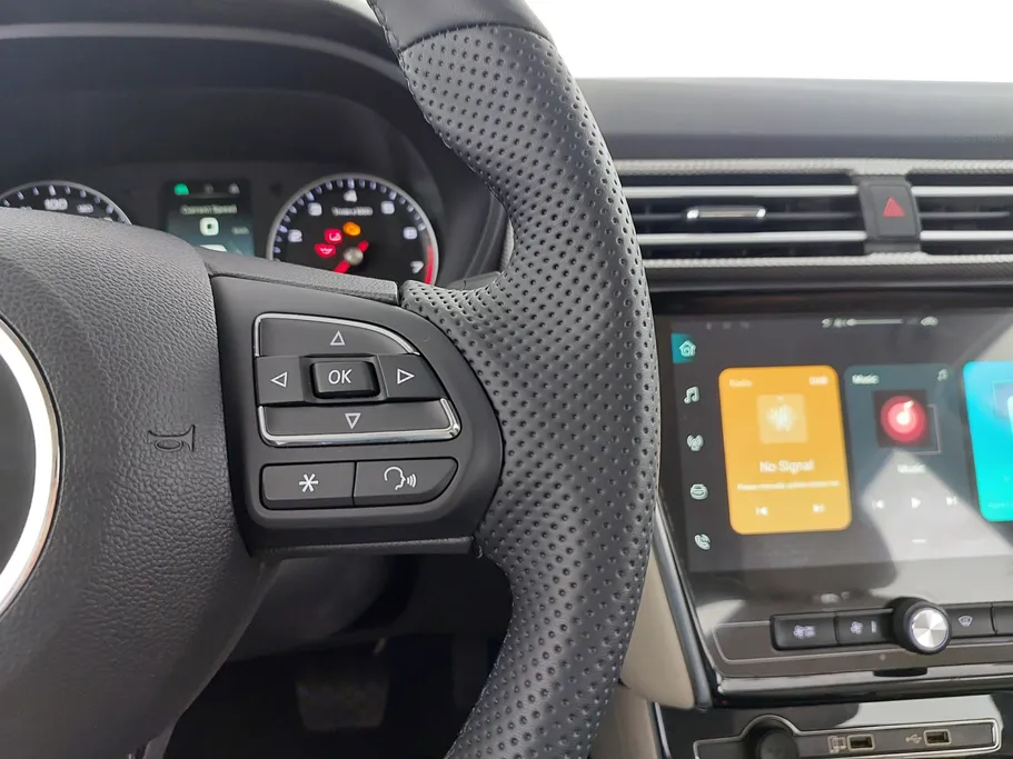 ام جي 5 COM 2024 